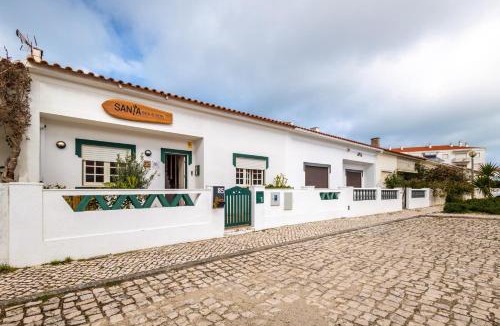 Praia de Santa Cruz Hostel | Santa, Sea & Sun