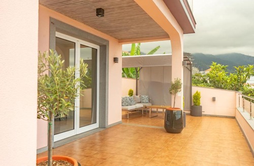 Santo Antonio House | Santo António Bay View Villa