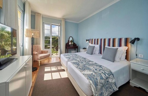 Santana Hotel | Scenic Room w/Balcony | Ocean & Mountain Views | Pool Access | Free Breakfast