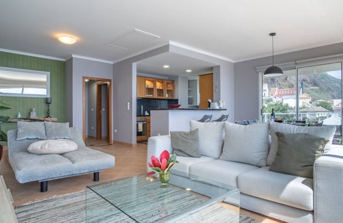 Paul do Mar Apartment | Schöne Wohnung am Strand by Interhome