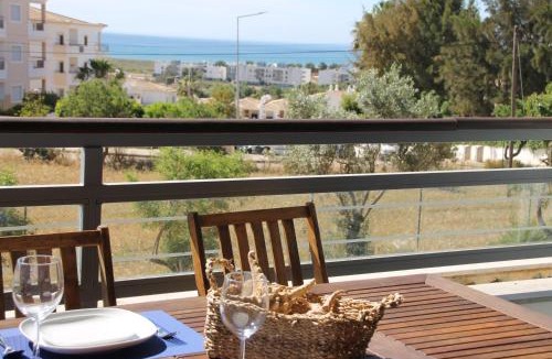 Telheiro Apartment | Sea View Apartment Near Meia Praia Beach in Lagos!