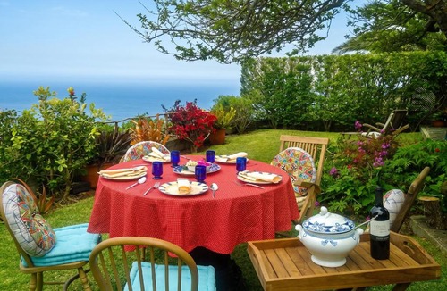 Calheta House | Sea-view house in Fajã da Ovelha with garden and terrace