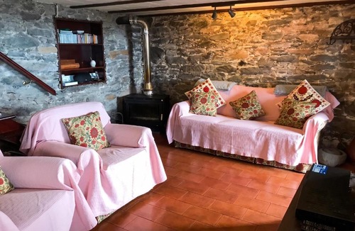 Calheta House | Sea-view house in Fajã da Ovelha with garden and terrace