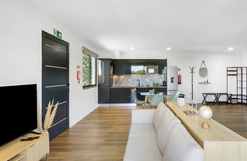 Gaula Apartment | Sea View, Modern Studio with Parking