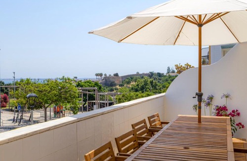 Ameijeira Apartment | Sea Views, Huge Terrace, Steps to OldTown