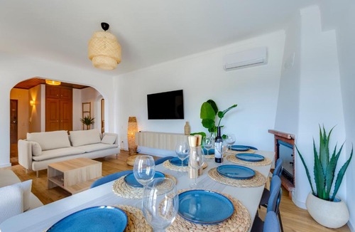 Ameijeira Apartment | Sea Views, Huge Terrace, Steps to OldTown
