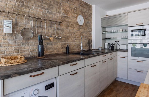 Costa de Caparica Apartment | Seaside Flat in Costa da Caparica by LovelyStay