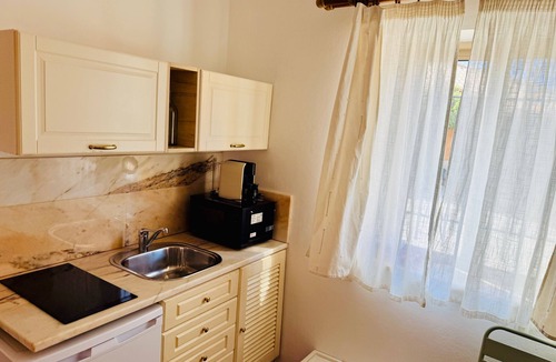Albardeira Apartment | Seaview studio apartment sleeps 3 with pool
