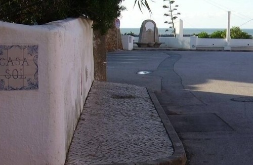 Ferragudo Villa | Secluded property with garden & pool, next to beach and the village is nearby.
