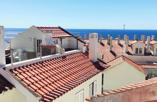 Santiago House | Sesimbra - Holiday home with sea view, 2 steps from the beach