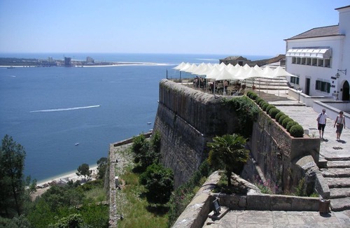 Setubal House | Setúbal -Lisbon Wonderful room with a view to the sea and mountain