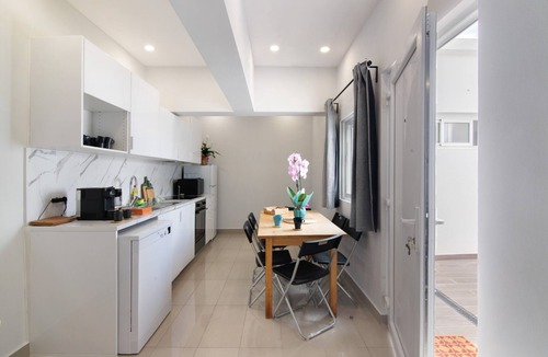 Sao Clemente Apartment | 'Skipper House' Apartment with Mountain View, Wi-Fi and Air Conditioning