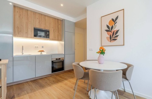 Leca da Palmeira Apartment | Sleek and Modern Flat w/Private Garage by HostWise