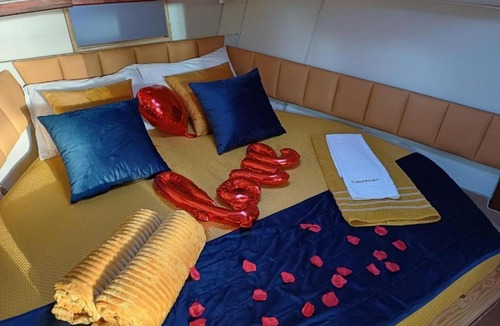 Campanha Boat Rental | SLEEPBOAT Golden Life Yacth Oporto in Douro