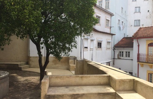 Coimbra City Centre Apartment | SOBRE RIBAS 2|12. 10AApartment with two bedrooms and small patio