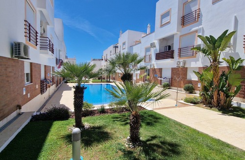 Conceicao e Cabanas de Tavira Apartment | Spacious 2 Bedroom Apt With Air - Con, Swimming Pool, Very Close To The Beach.