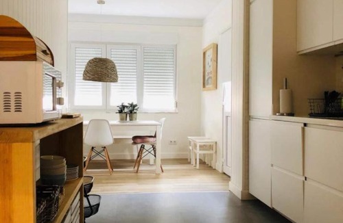 Palhais Apartment | Spacious 3 bedroom apartment 20 min to Lisbon