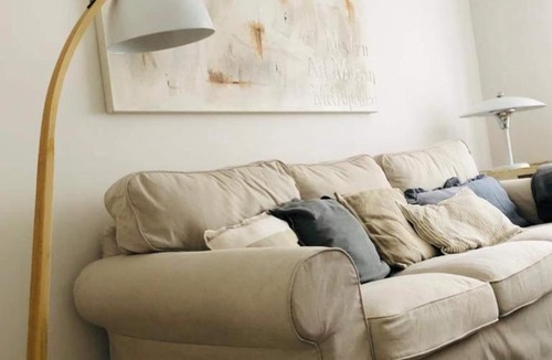 Palhais Apartment | Spacious 3 bedroom apartment 20 min to Lisbon