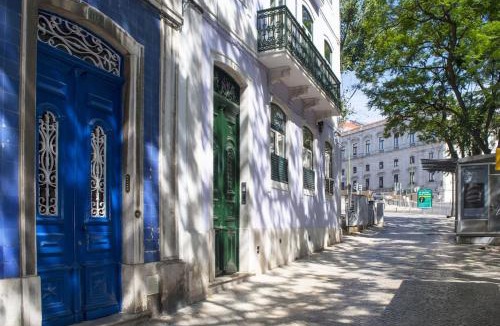 Sao Bento Apartment | Spacious 3 Bedroom Flat in Charming Lisbon