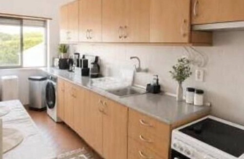Corroios Apartment | Spacious 3-Bedroom Retreat in Miratejo — Sleeps 6