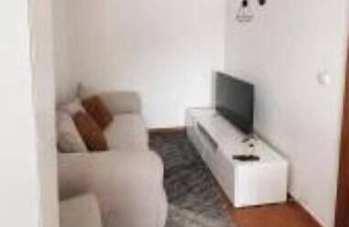 Corroios Apartment | Spacious 3-Bedroom Retreat in Miratejo — Sleeps 6