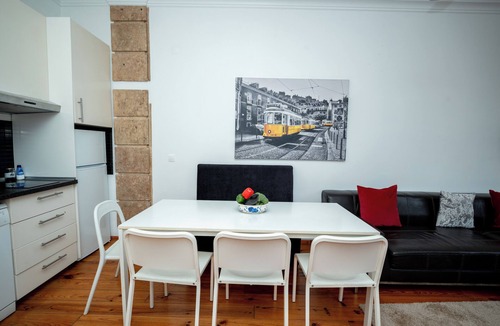 Alfama Apartment | Spacious 3-Bedroom Triplex Apartment with Terrace in Central Lisbon