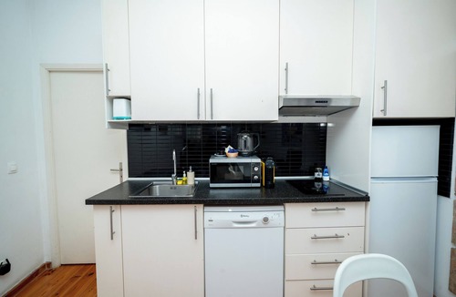 Alfama Apartment | Spacious 3-Bedroom Triplex Apartment with Terrace in Central Lisbon
