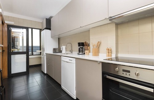 Paranhos Apartment | Spacious 3BR Porto Center Apt w/Balcony | Full A/C, Parking & LiftsLV Premier MQ2- View, AC, lifts, balcony