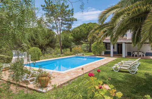 Caramujeira Villa | Spacious 4 bed vlla, 15 minutes from the beach