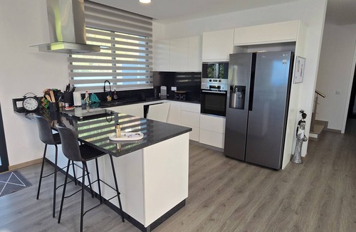 Tabua House | Spacious 4-bedroom pool house in Ribeira Brava with AC
