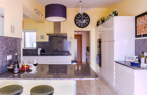 Sesmarias Villa | Spacious 4-bedroom private villa with pool, outdoor dining & BBQ near Carvoeiro