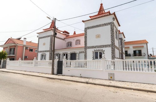 Quinta Do Conde House | Spacious 5-Bedroom Villa with Garden Near Lisbon ,Sesimbra& beautiful beaches