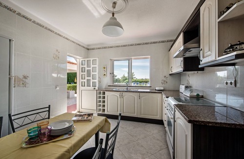 Monte Raposo Villa | Spacious 5BR Family & Group Villa with Private Pool & Games Room