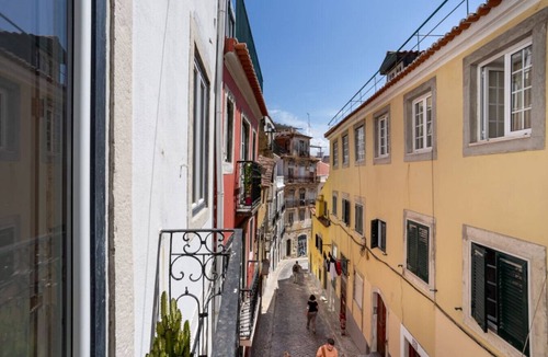 Misericordia House | Spacious 6-Bedroom Apt w/Sunny Terrace in Lisbon