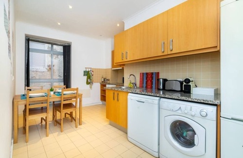 Sao Cristovao e Sao Lourenco Apartment | Spacious and fully equipped 2-bedroom apartment located in Largo dos Trigueiros