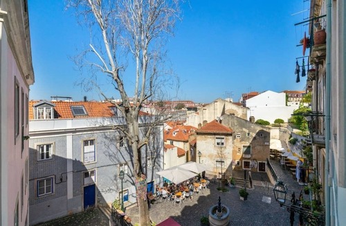 Sao Cristovao e Sao Lourenco Apartment | Spacious and fully equipped 2-bedroom apartment located in Largo dos Trigueiros