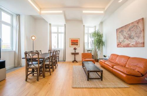Sao Paulo Apartment | Spacious & Bright Apartment in Cais Sodre