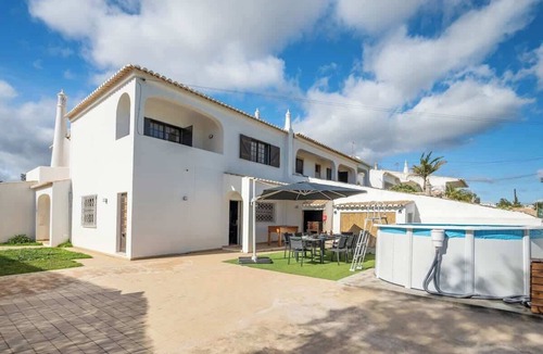 Lagoa e Carvoeiro House | Spacious House | Terrace & Swimming Pool by Host Wise