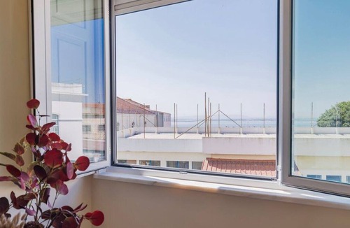 Alfama Apartment | Spacious Mordern Apt in Graça’s Historic Quarter