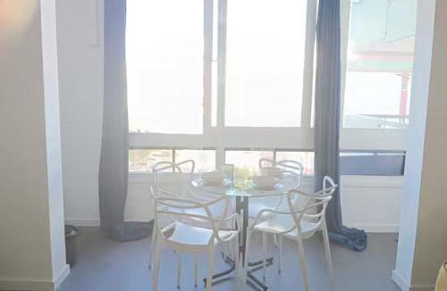 Reboleira Apartment | Spacious & Near the Subway