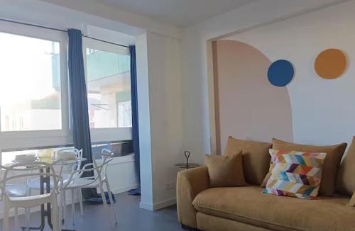 Reboleira Apartment | Spacious & Near the Subway