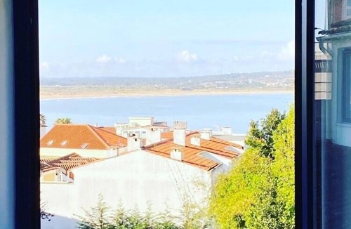 Sao Martinho do Porto House | Spacious, architecturally designed house with a garden and ocean view, a 3-minute walk from the beach