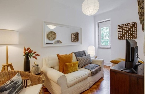 Sao Joao de Deus Apartment | Spacious Tailor Made Flat in Areeiro