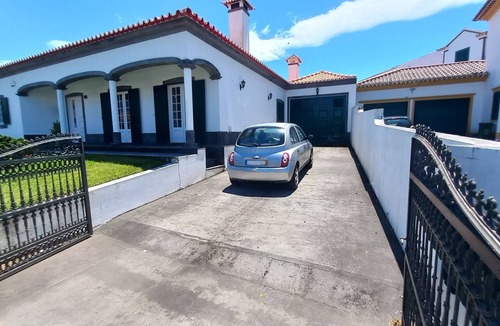 Ribeira Grande Villa | Spacious Typical Azorean House