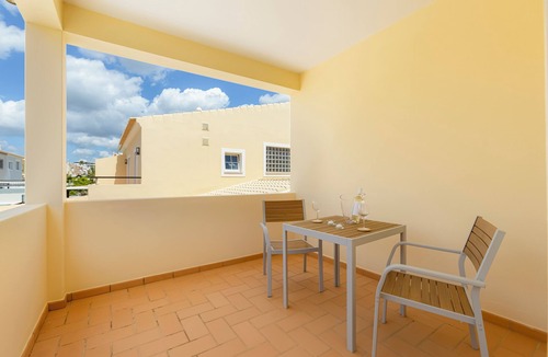 Porto de Mos Villa | Spacious Villa - Walk to Beach & City Center