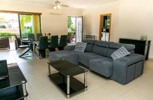 Mosqueira House | Spacious Villa with AC, pool and garden by Algarve Dream Holidays