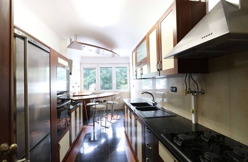 Alfornelos Apartment | Stay in a spacious 3-bedroom apartment just a 4-min walk from metro, Blue Line.
