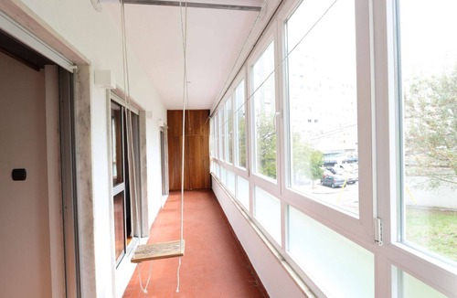 Alfornelos Apartment | Stay in a spacious 3-bedroom apartment just a 4-min walk from metro, Blue Line.