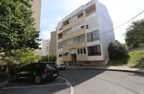 Alfornelos Apartment | Stay in a spacious 3-bedroom apartment just a 4-min walk from metro, Blue Line.