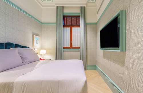 Centro / Baixa Hotel | Stay in the Heart of Porto's Business and Financial Center! W/Onsite Pool!